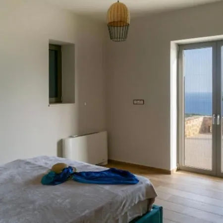 Lovely 3-Bed Villa Private Pool In Agios Nikolaos Riglia